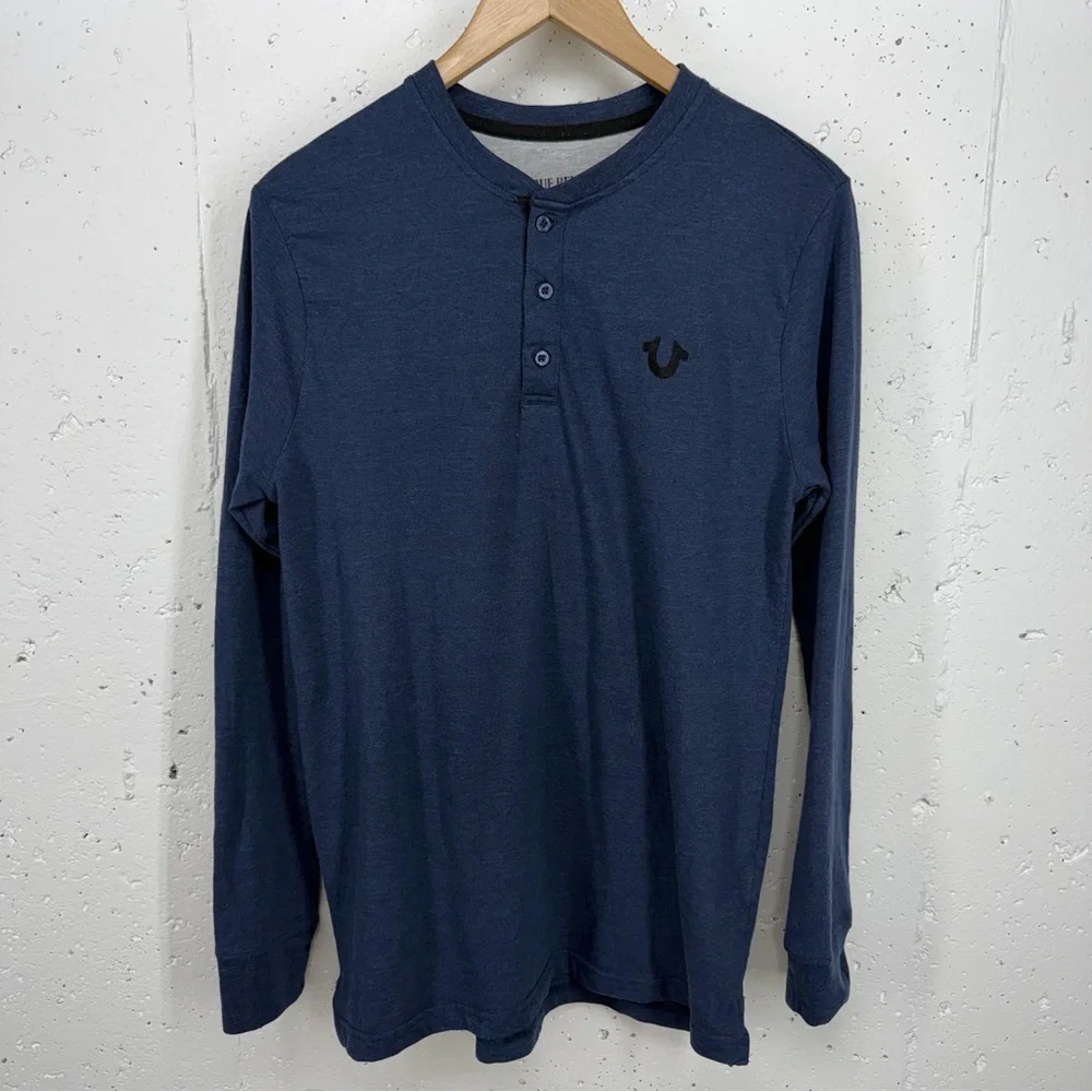 True Religion Men’s size Medium Navy Blue Horseshoe Logo Henley Shirt